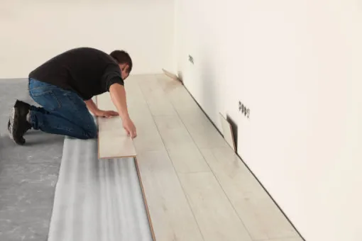 Pose de parquet par professionnel à Vénissieux, Reims, RJ Peinture Décor