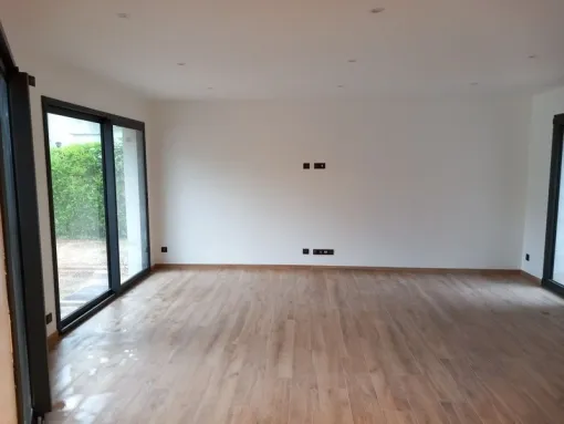 Rénovation de sol avec pose de parquet dans un appartement à Villefranche-sur-saone, Reims, RJ Peinture Décor