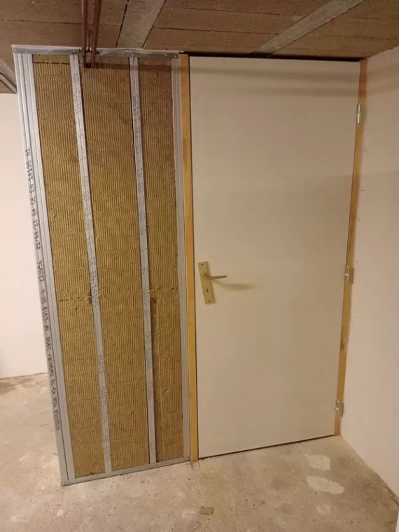 À qui faire appel pour changer les prises électriques de mon appartement étudiant à Reims ?, Reims, RJ Peinture Décor